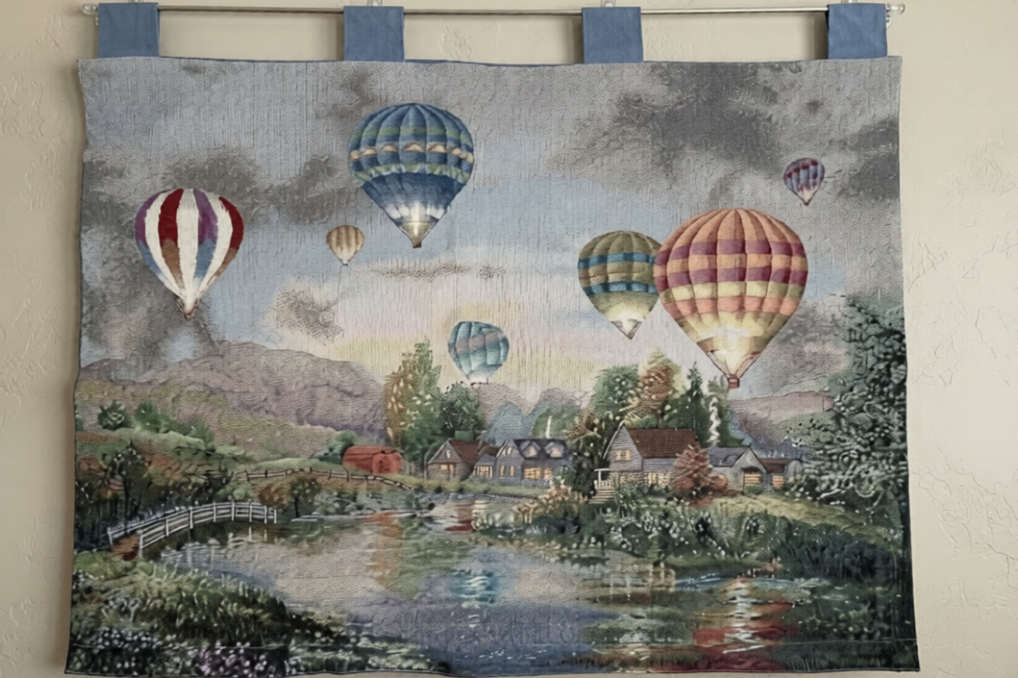 Premium Hot Air Balloon Scenic Wall Tapestry - Vintage Landscape Woven Art