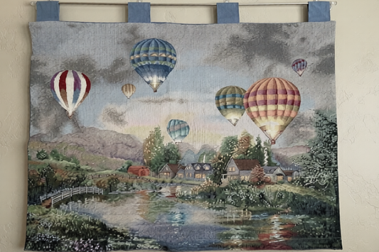 Premium Hot Air Balloon Scenic Wall Tapestry - Vintage Landscape Woven Art